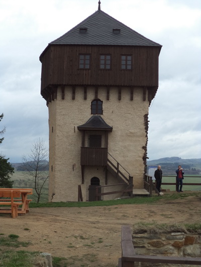 hrad Hartenštejn nově obnovená bateriová věž